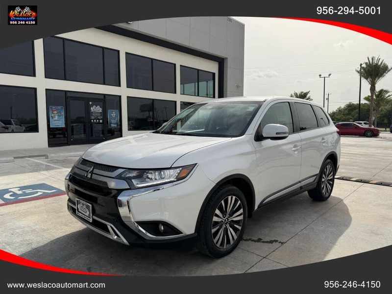 2020 Mitsubishi Outlander — a typically priced live listing