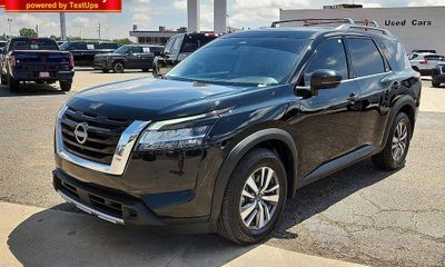 2023 Nissan Pathfinder SL