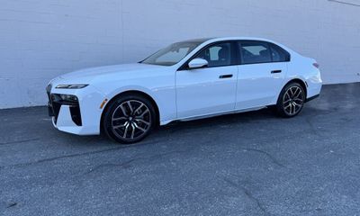 2025 BMW 740i
