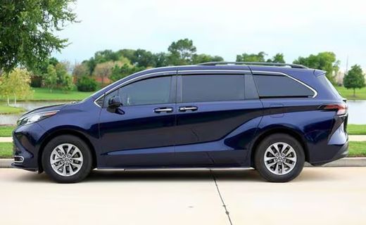 2023 Toyota Sienna XLE