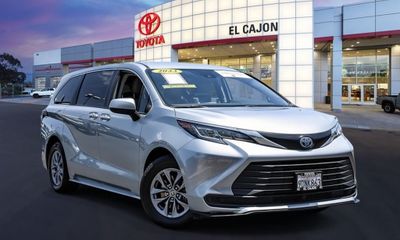 2023 Toyota Sienna LE