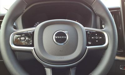 2026 Volvo XC60 Plus Dark