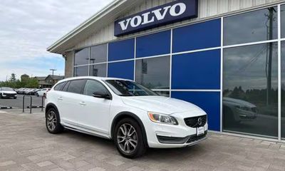 2015 Volvo V60CC Platinum NON R
