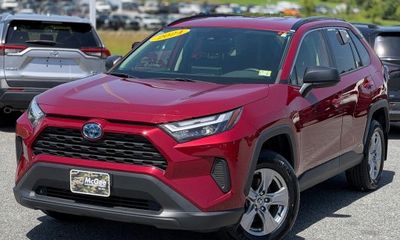 2024 Toyota RAV4 LE