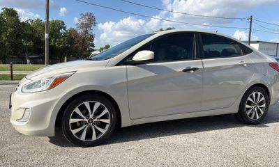 2015 Hyundai Accent GLS