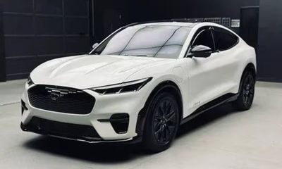 2025 Ford Mustang Mach-E Premium