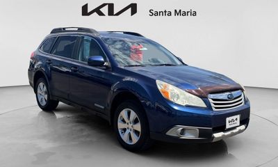 2011 Subaru Outback Limited M R