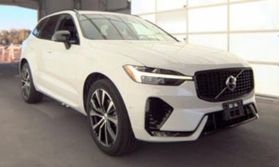 2023 Volvo XC60 Plus Dark
