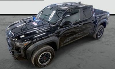 2026 Toyota Tacoma SR5 Xtracab