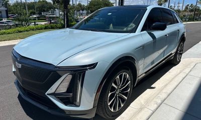 2025 Cadillac Lyriq Sport 1