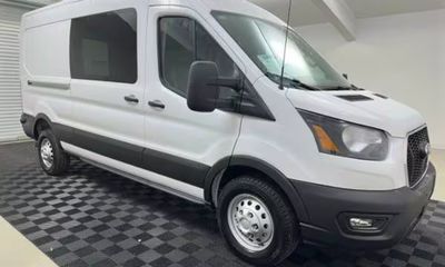 2024 Ford Transit Medium Roof