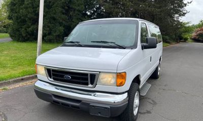 2006 Ford E-350 Super Duty Wagon
