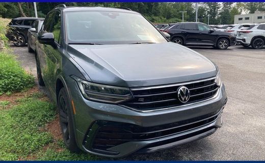 2023 Volkswagen Tiguan SE Black