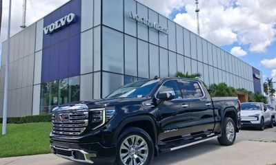2023 GMC Sierra Denali