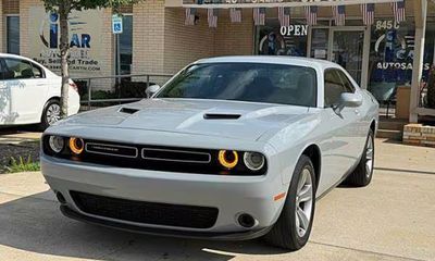 2021 Dodge Challenger SXT