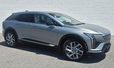 2026 Cadillac Optiq Luxury 2
