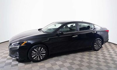2023 Nissan Altima SV