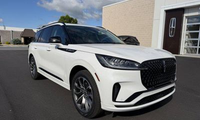 2026 Lincoln Aviator Base