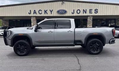 2024 GMC Sierra HD AT4