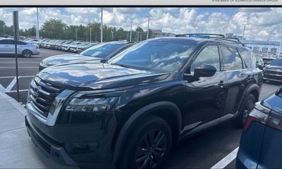 2024 Nissan Pathfinder SV