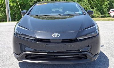 2025 Toyota Prius LE