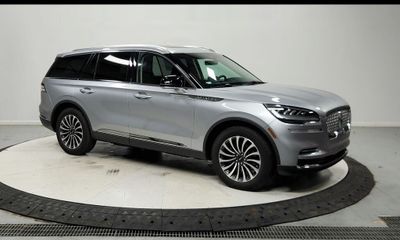2023 Lincoln Aviator Base