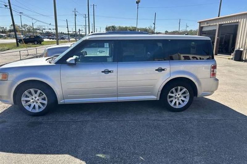 2012 Ford FLEX — a typically priced live listing