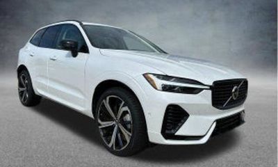 2023 Volvo XC60 Plus Dark