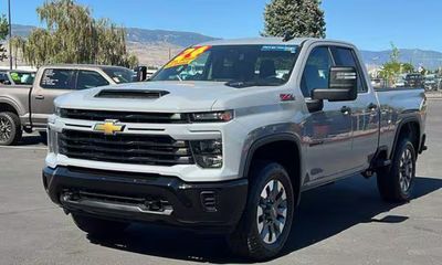 2024 Chevrolet Silverado HD Custom