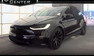 2022 Tesla Model X Plaid