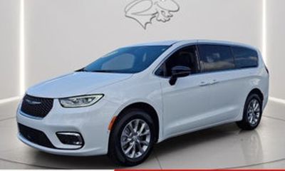 2027 Chrysler Pacifica Select