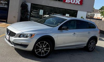 2015 Volvo V60CC Premier NON R