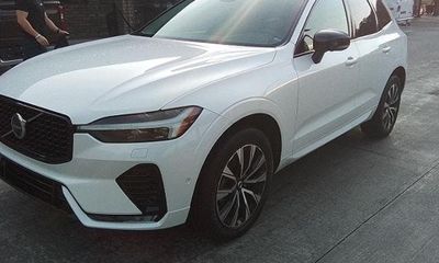 2024 Volvo XC60 Plus Dark