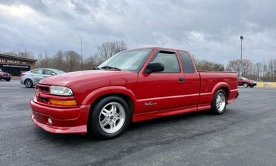 2002 Chevrolet S-10 Pickup XL