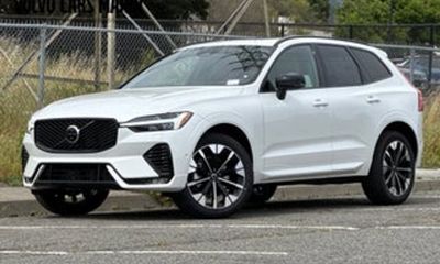 2026 Volvo XC60 Plus Dark
