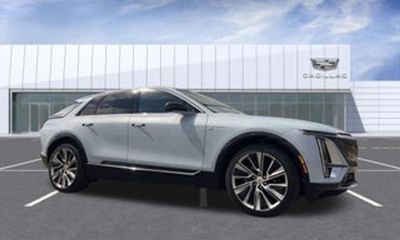 2024 Cadillac Lyriq LUX 3