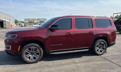2023 Jeep Wagoneer Base