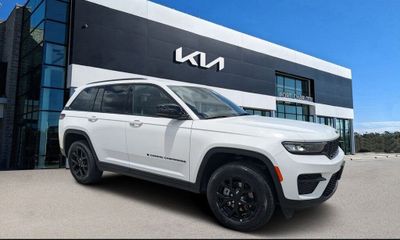 2025 Jeep Grand Cherokee Laredo Altitude