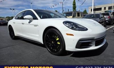 2018 Porsche Panamera Base 4