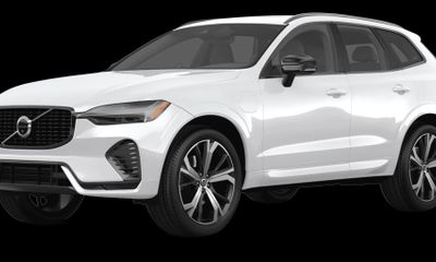 2024 Volvo XC60 Ultimate Dark