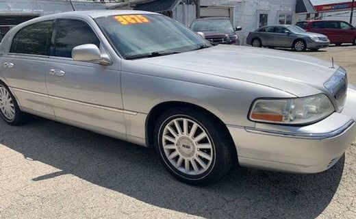2005 Lincoln Town CAR Signature Limited