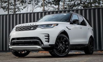 2025 Land Rover Discovery P300 Dyanmic SE