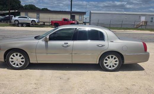 2009 Lincoln Town CAR Signature Limited