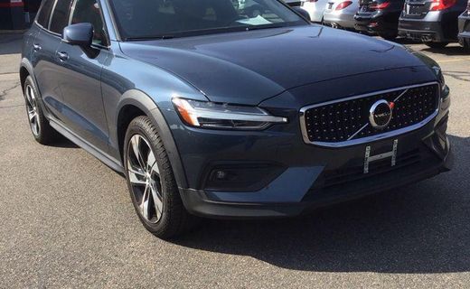 2025 Volvo V60CC Plus