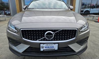 2021 Volvo V60CC Momentum