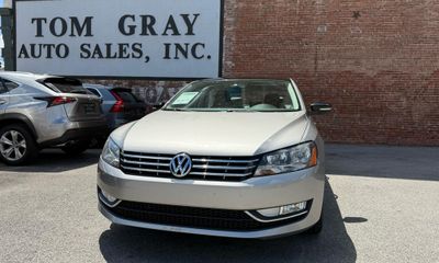 2014 Volkswagen Passat SE