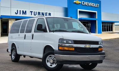 2025 Chevrolet Express LT
