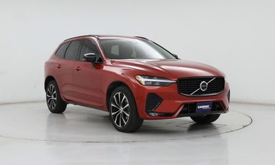 2023 Volvo XC60 Plus Dark