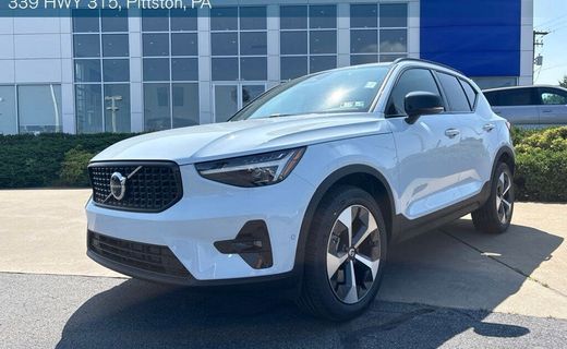 2026 Volvo XC40 Plus Dark