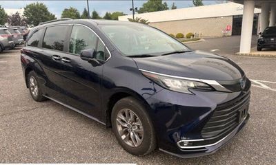 2024 Toyota Sienna XLE